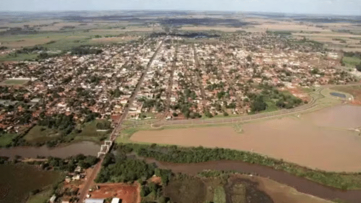 Filha confessa facada em padrasto para proteger mãe, mas volta atrás após vítima morrer em MS