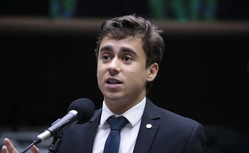 Decisão do TSE determina remoção de post de Nikolas Ferreira após distorção de fala de Lula
