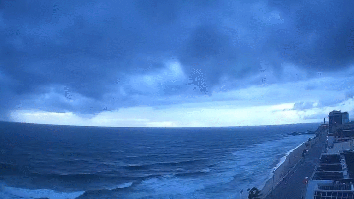 Frente fria avança pela Bahia e traz chuva forte e ventos de até 70 km/h