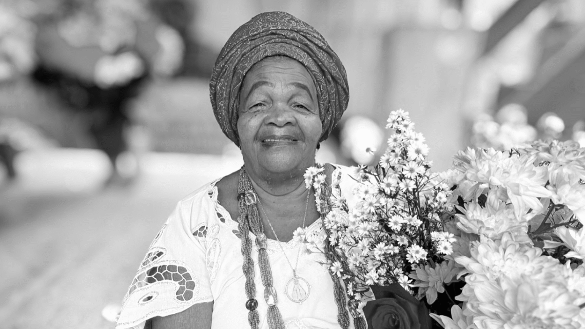 Morre Regina do Acarajé, aos 74 anos, uma das baianas mais tradicionais de Salvador