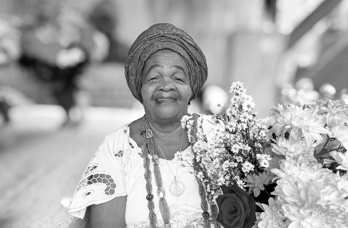Morre Regina do Acarajé, aos 74 anos, uma das baianas mais tradicionais de Salvador