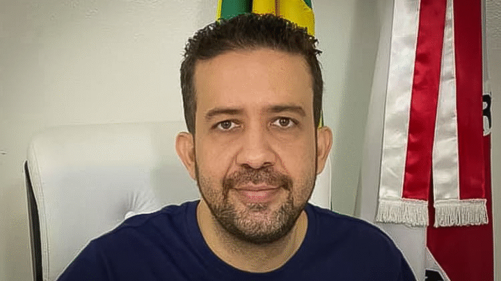 Janones orienta seguidores a pesquisar associação sem provas entre Bolsonaro e Lula no Google