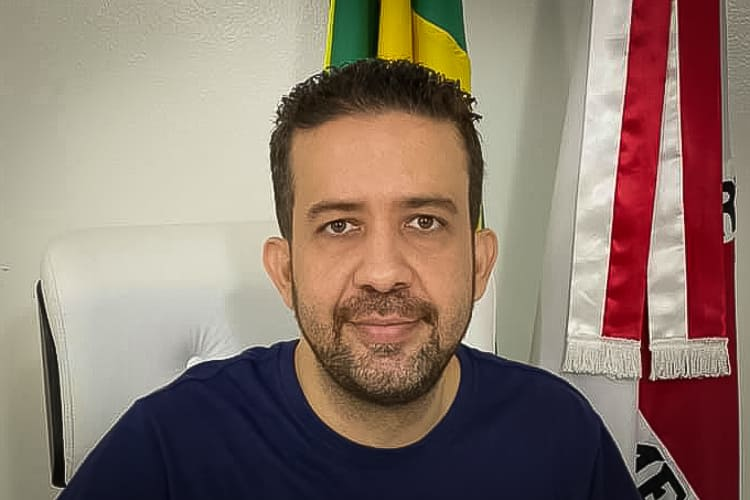 Janones orienta seguidores a pesquisar associação sem provas entre Bolsonaro e Lula no Google