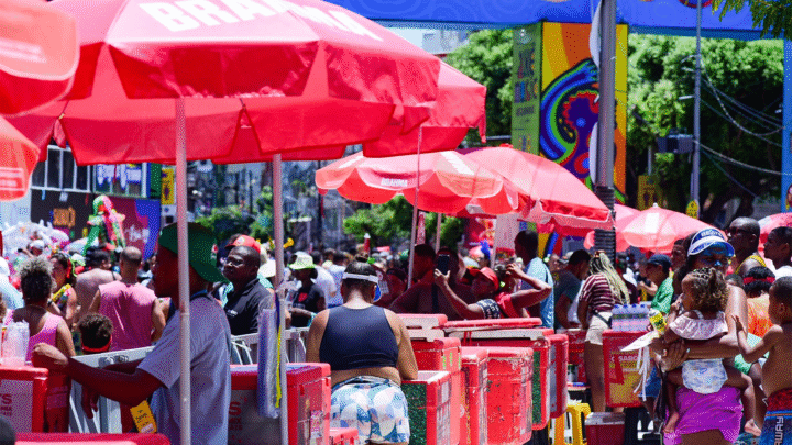 Inscrições para trabalhar como ambulante nas festas populares de Salvador terminam nesta quarta (21); saiba como participar