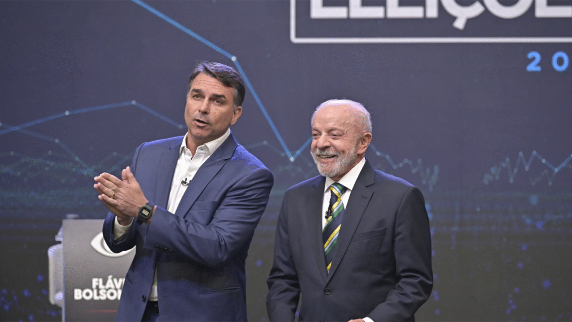 Lula e Flávio Bolsonaro disputam neste domingo (25) o 2º turno das eleições 2026