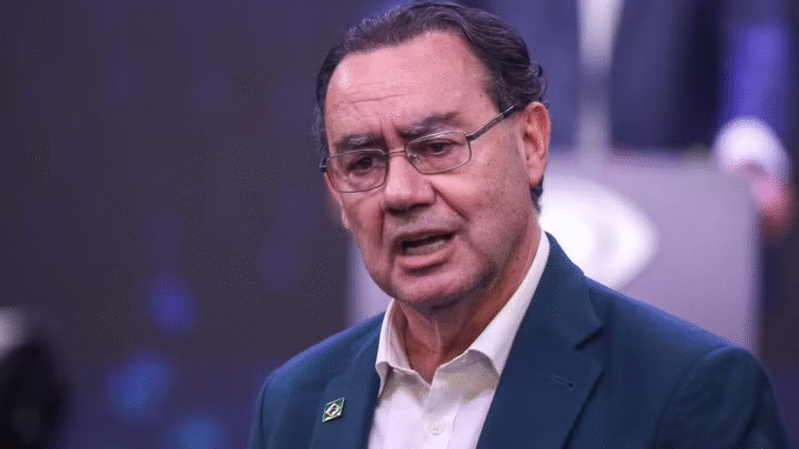 Augusto Cury declara apoio a Flávio Bolsonaro sem negociação de cargos