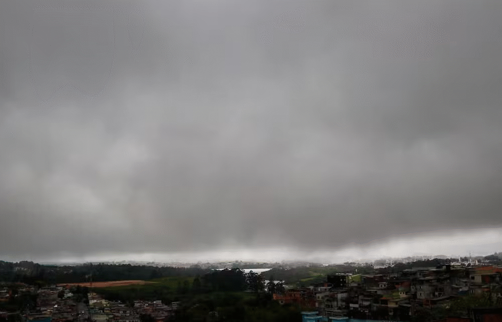 Alerta de tempestade severa ameaça o Sul com ventos acima de 100 km/h e granizo Alerta de tempestade severa ameaça o Sul com ventos acima de 100 km/h e granizo