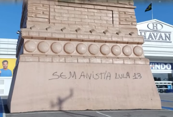 Estátua da Havan sofre vandalismo em Natal e empresário oferece R$ 10 mil por informações