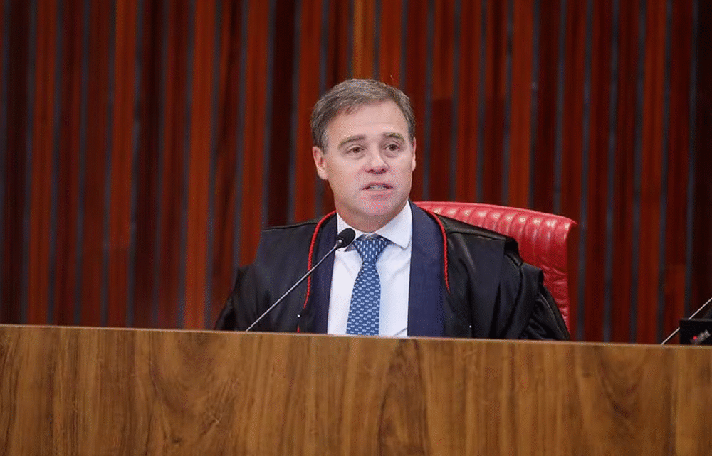Mendonça muda voto no TSE após conversas com Nunes Marques e ministros da Corte