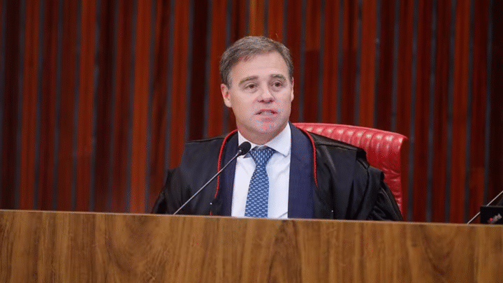 Mendonça muda voto no TSE após conversas com Nunes Marques e ministros da Corte
