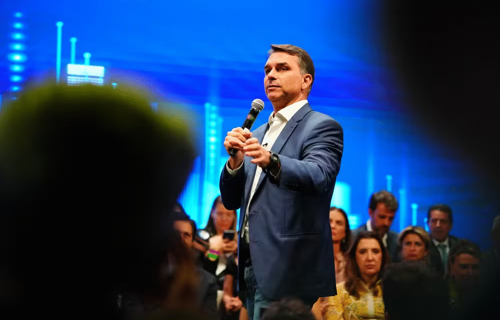 PF descobre que Flávio Bolsonaro figurava como ‘usuário master’ em conta de empresa de Willer Tomaz