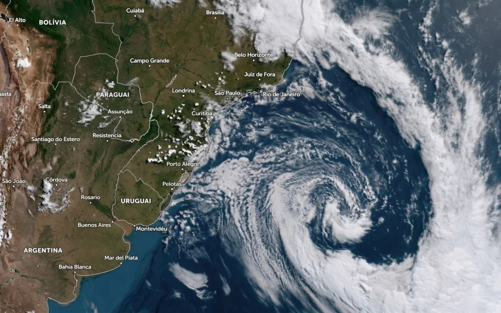 Ciclone extratropical se forma no Sudeste e espalha tempestades e queda de temperatura Ciclone extratropical se forma no Sudeste e espalha tempestades e queda de temperatura